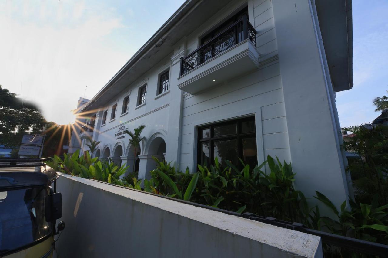 Alpha Old Court House Hotel Kochi Exterior foto